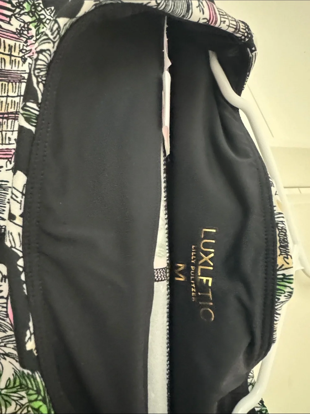 Lilly Pulitzer Black Scenic Print Cropped leggings M matching sweatshirt L - Picture 2 of 3